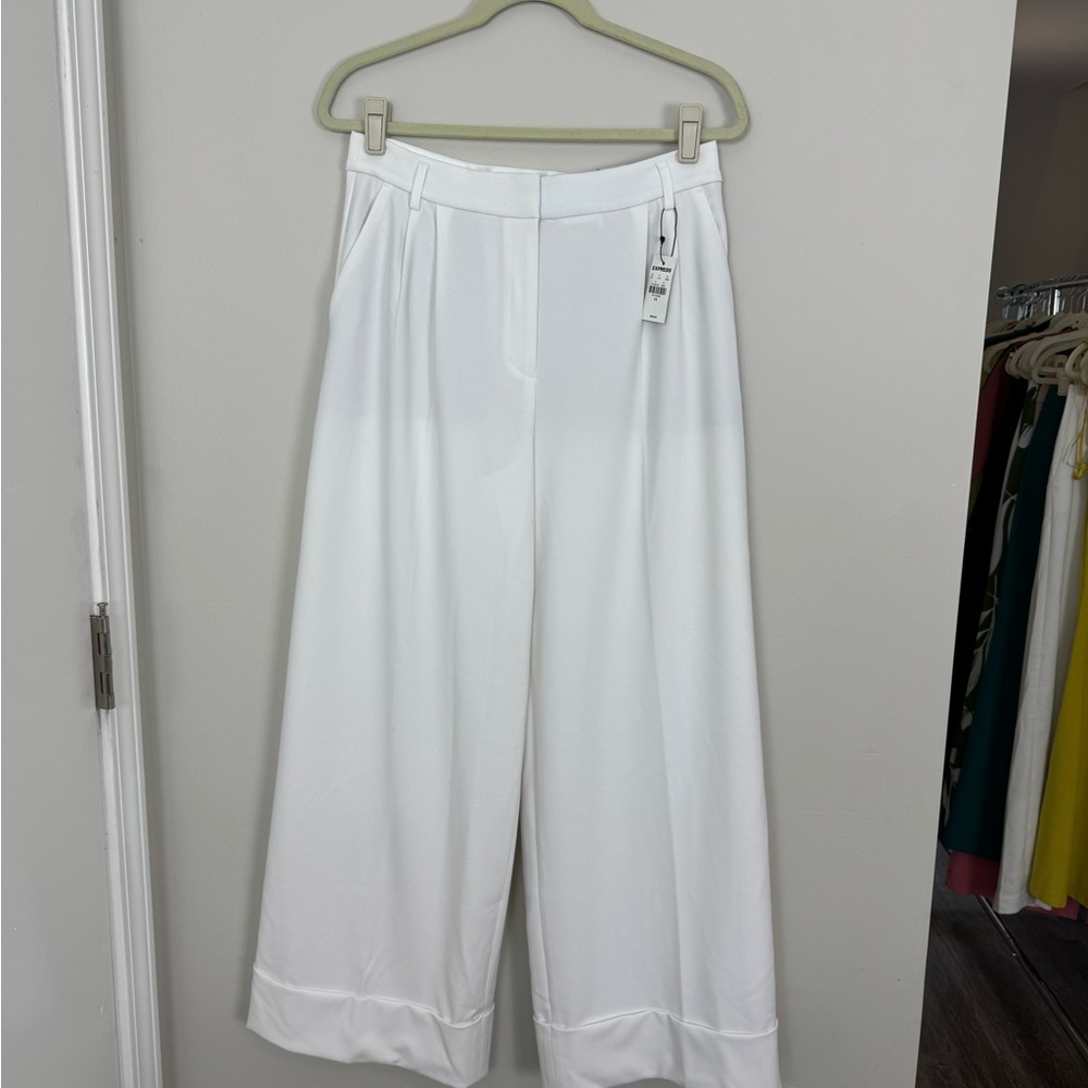 NWT. *Flaw*. Express Super High Rise White Wide Leg Cuff Women's Pants 8s